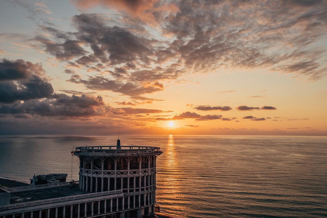 Tina's With Panoramic Sea View Батуми