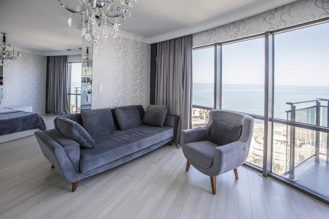Tina's With Panoramic Sea View