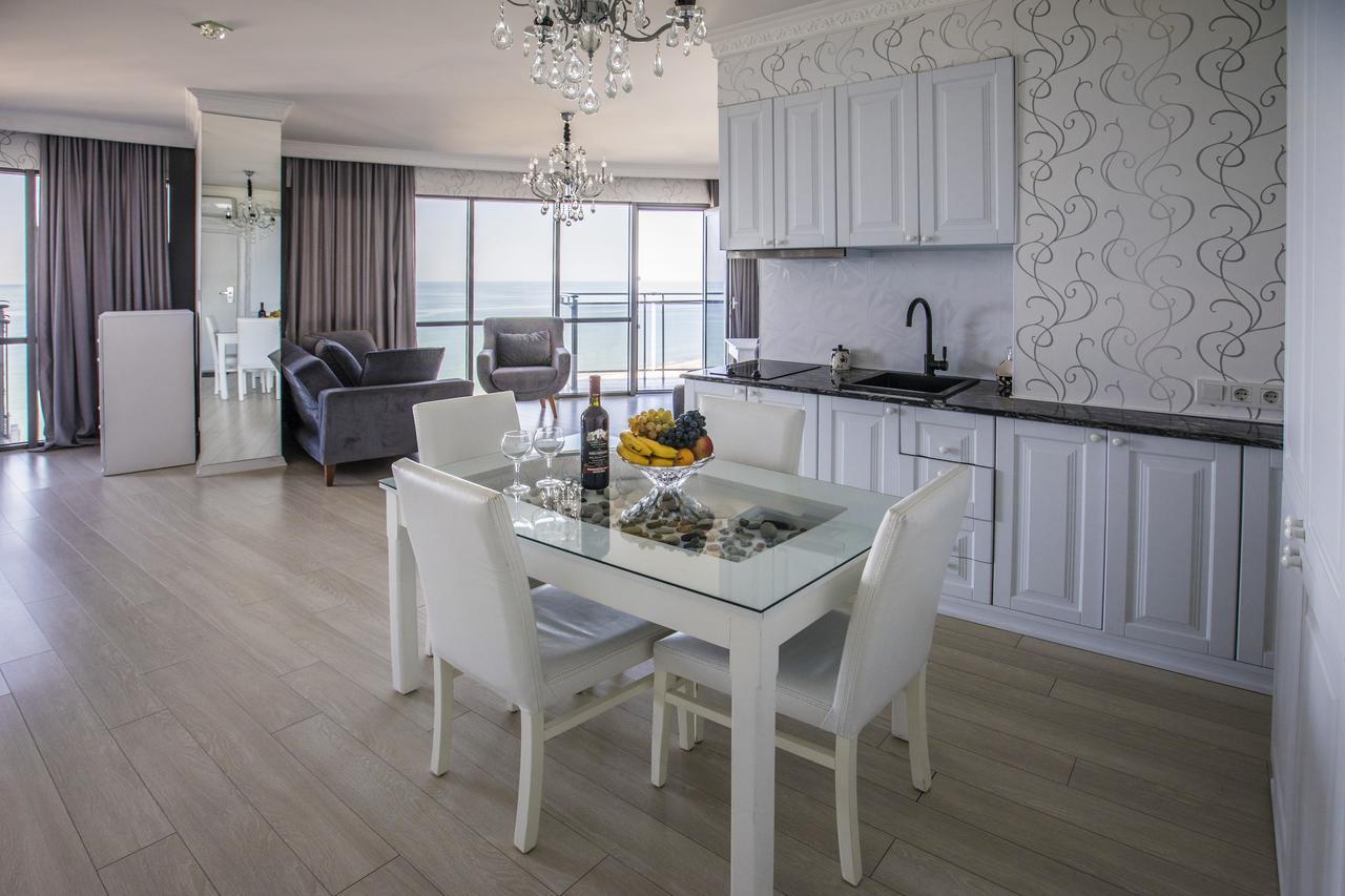 Tina's With Panoramic Sea View 公寓